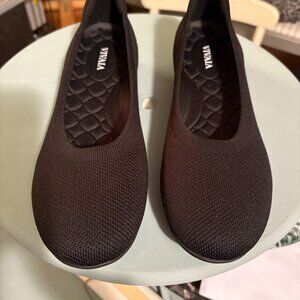 Vivaia round toed flats, blsaack, size 38